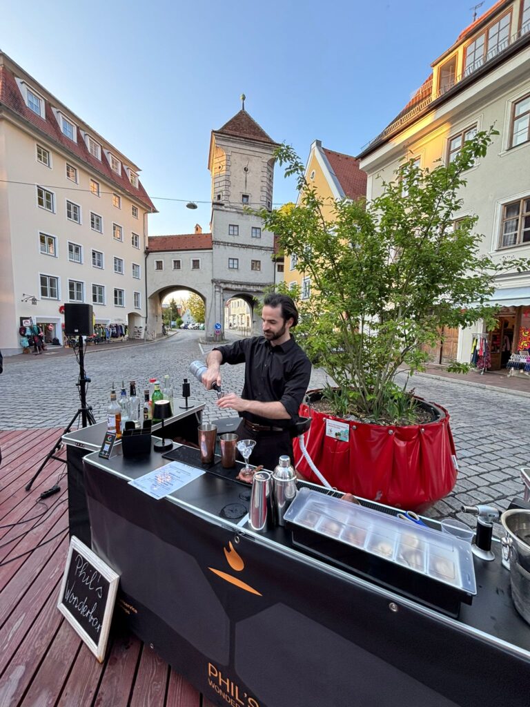 mobile bar barkeeper
